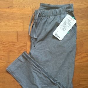 NWT Lululemon jet crop slim
